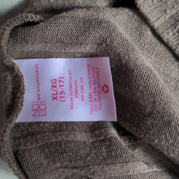 XL green long sleeved shirt - Picture 3 of 4